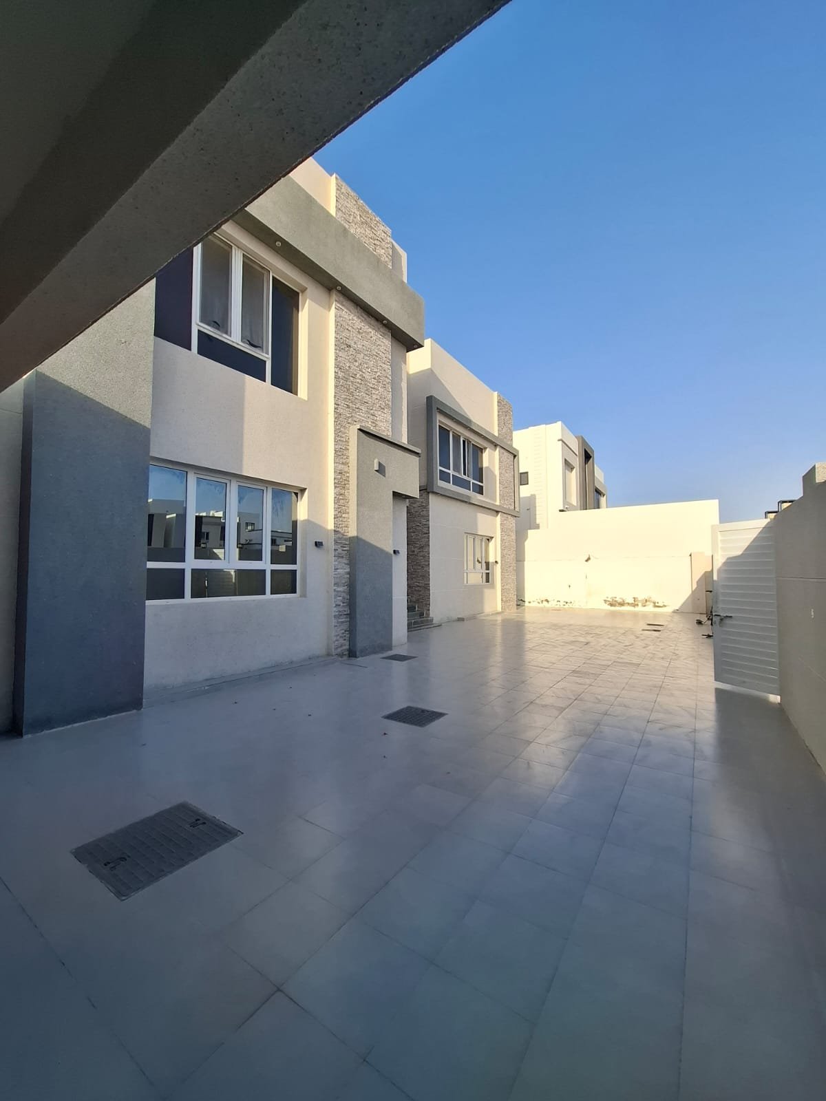 Luxury Villa for Rent in Al Maabilah UMV4